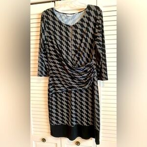 New York & Company Black & Gray Geometric Wrap Dress Size L